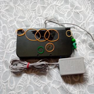 n e w 3DS L L メタリックブラック：A C アダプターのセット
