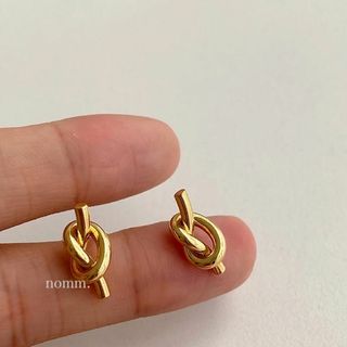 ピアス ゴールドピアス シンプル ミニノットピアス P20